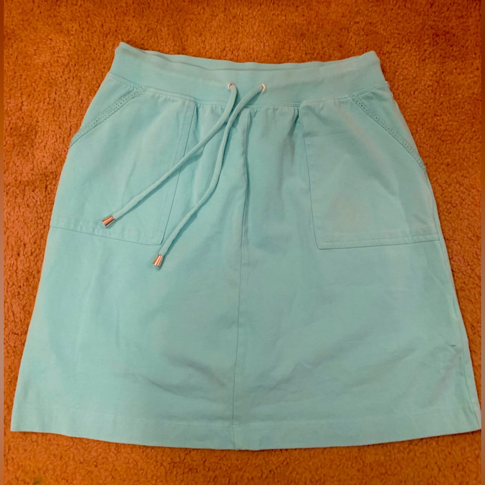 Women’s Christopher n Banks skirt with built in shorts size small
